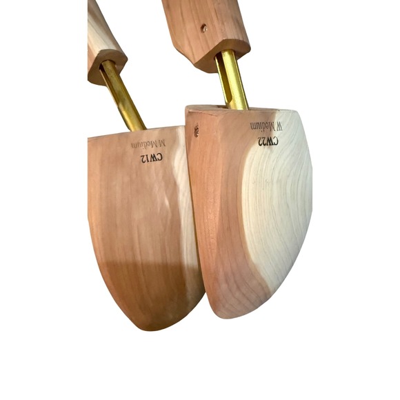 Cedar Shoe Trees – Mismatched Pair CW22 W Medium & CW12 M Medium‎ Wood Shoe Tree - Picture 5 of 5